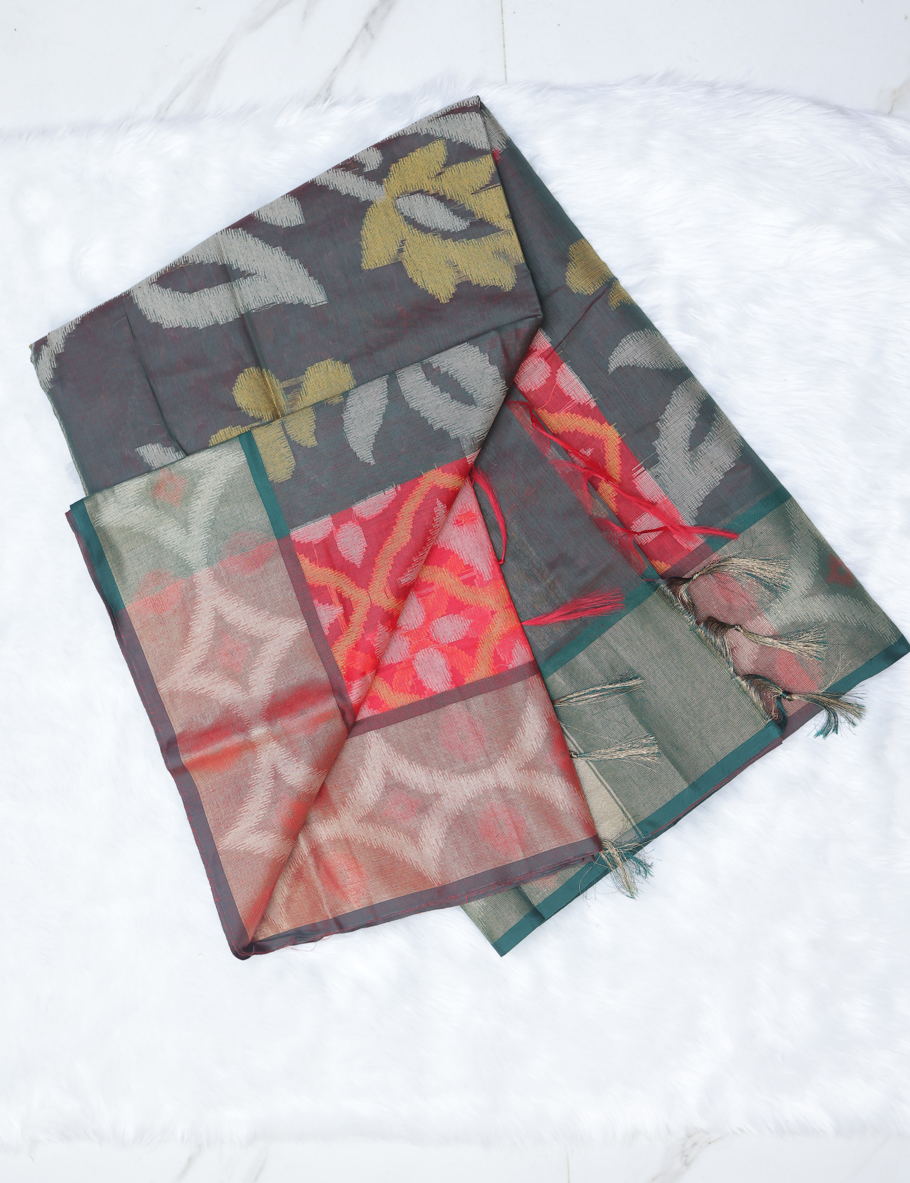 Banarasi Pochampalli Silk Saree – Red & Green with Gold Elegance