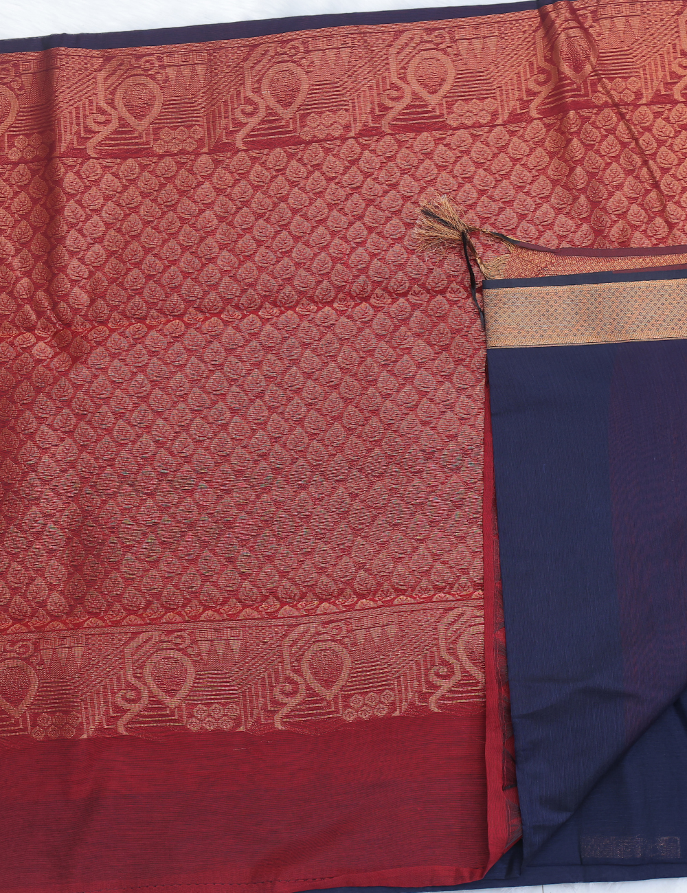 Elegant Dual Tone Silk Cotton Saree with Rich Zari Border