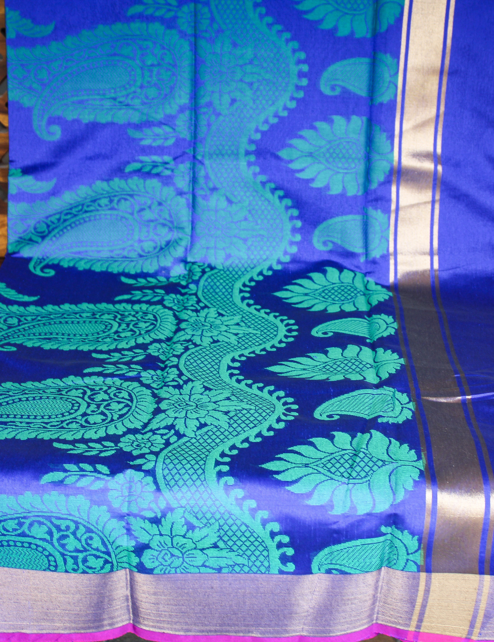 Banarasi - Kora Tanchoi - Diagonal Small Butta - Semi Soft Silk Saree